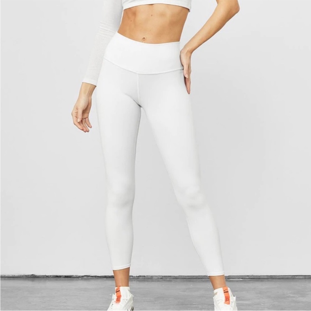 ALO Yoga • 7/8 high-waist airbrush legging in white sz S (4-6)